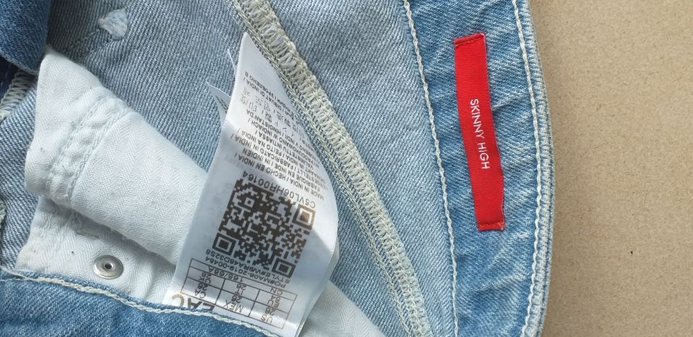 Spodnie guess r. 26 dżinsowe