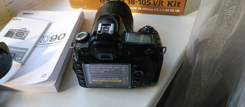 Продам NIKON D90 kit 18-105