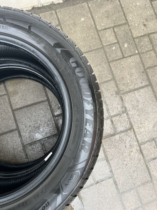 Резина шини зимові R17 215 60  GOOD YEAR