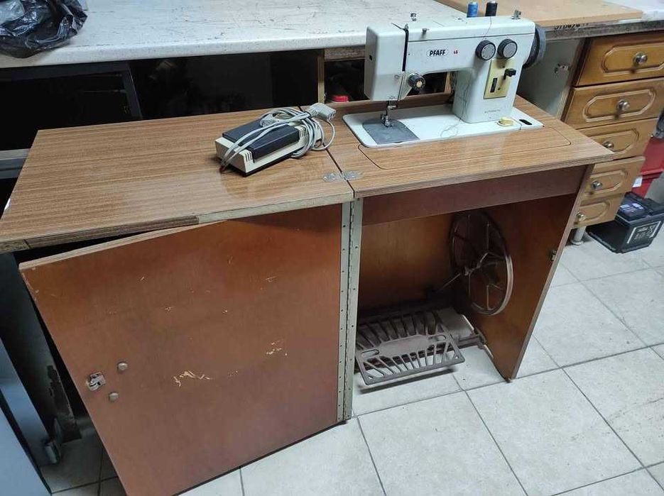 Maquina de Costura PFAFF 46