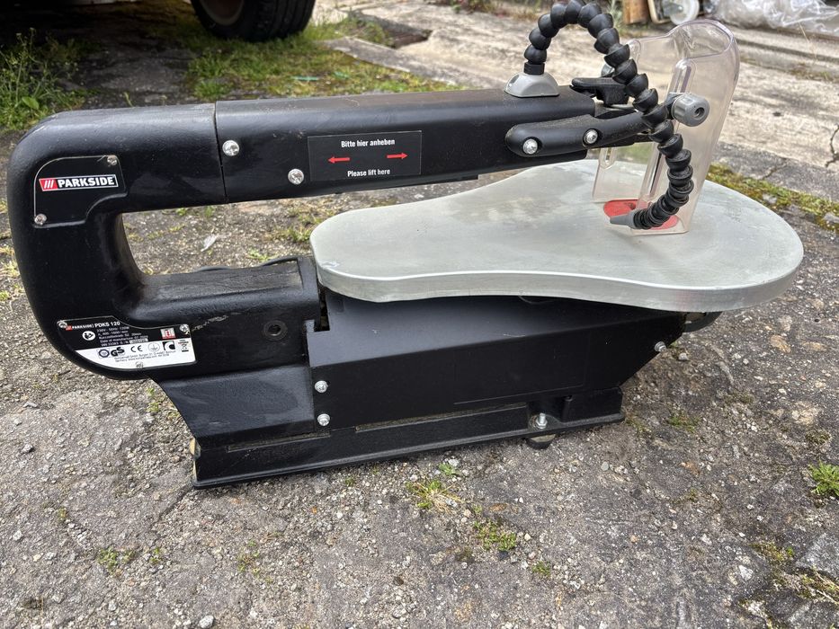 Vende-se serra de recortes quase nova