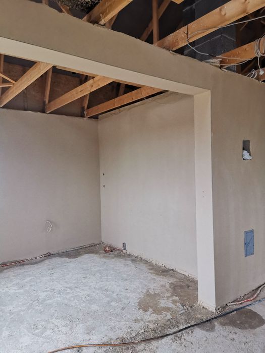 Tynki maszynowe gipsowe i cementowo-wapienne