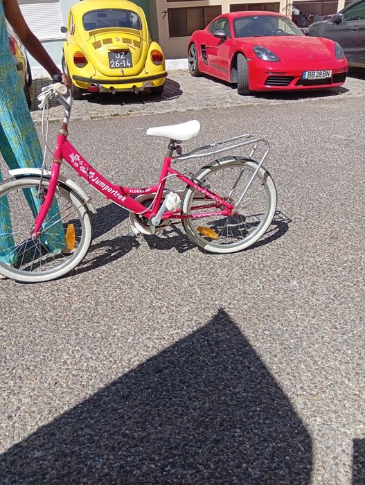 Vende se duas bicicletas de criança