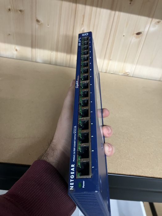 Netgear GS116 – 16-portowy switch gigabitowy, stan nieznany