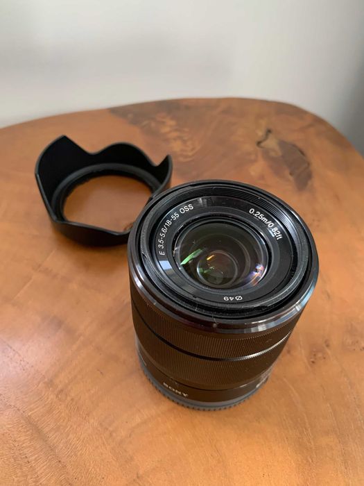 Objetiva Sony SEL1855 com Steadyshot e parasol incluido