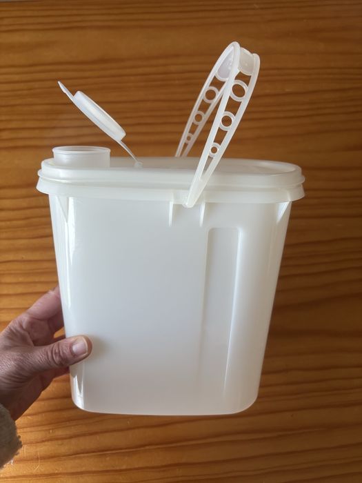 Recipiente distribuidor de 2 litros, para líquidos ou sólidos