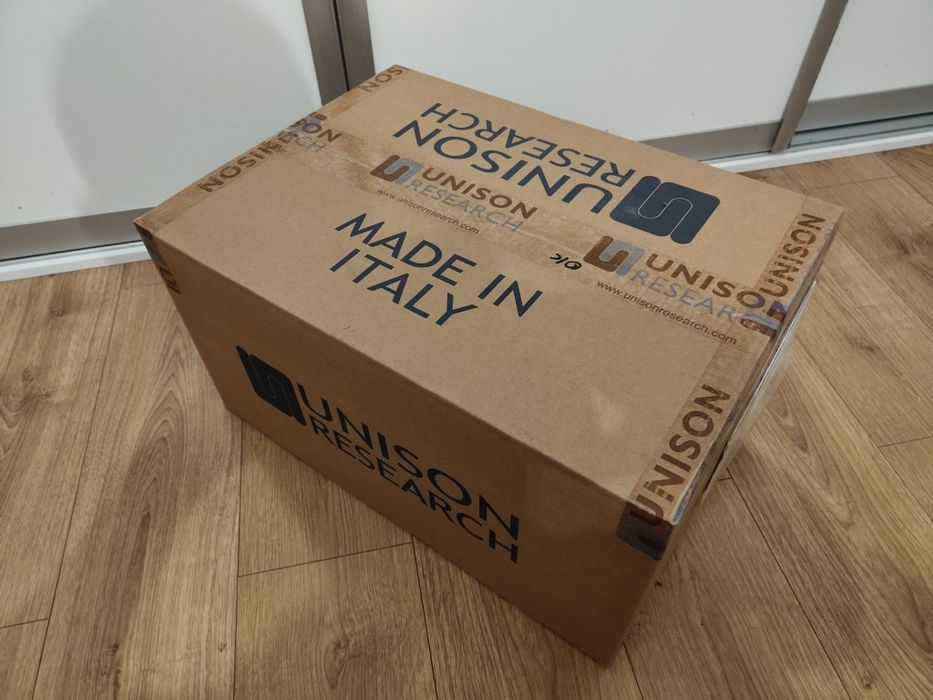 Włoski wzmacniacz lampowy Unison Research Simply Italy USB  black