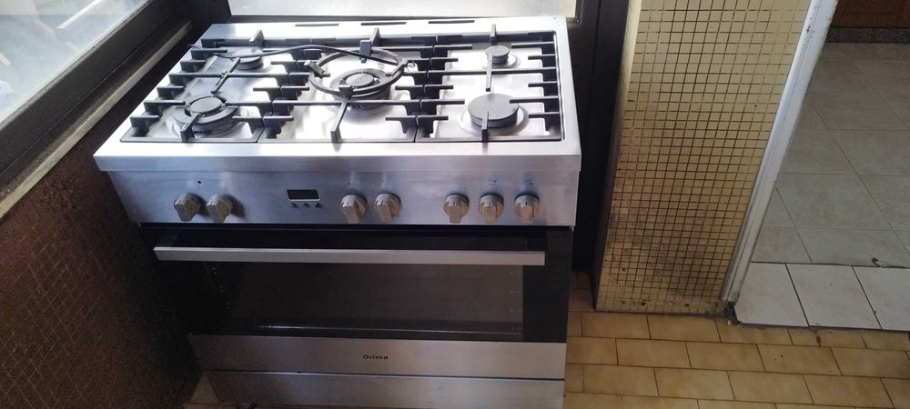 Fogão a gás com forno elétrico 90cm