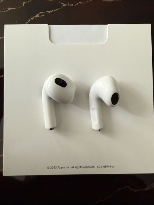 Apple AirPods 3 (3. generacji) – oryginalne, komplet, bardzo dobry stan