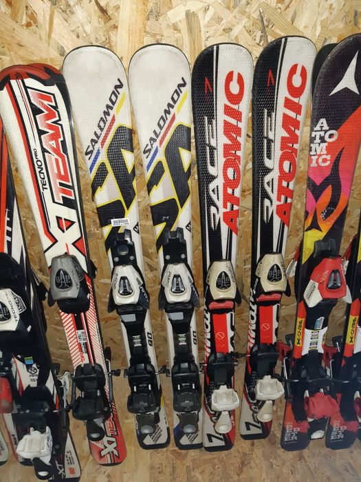 Дитячі гірські лижи.