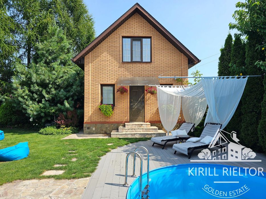 В городке "Золотые Ключи" продается дом с баней и бассейном