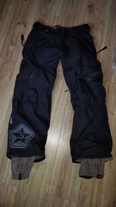 Spodnie narciarskie/snowboard SESSIONS (L) wodoodporne membrana 10000 Recco czarne lekko ocieplane stan BDB