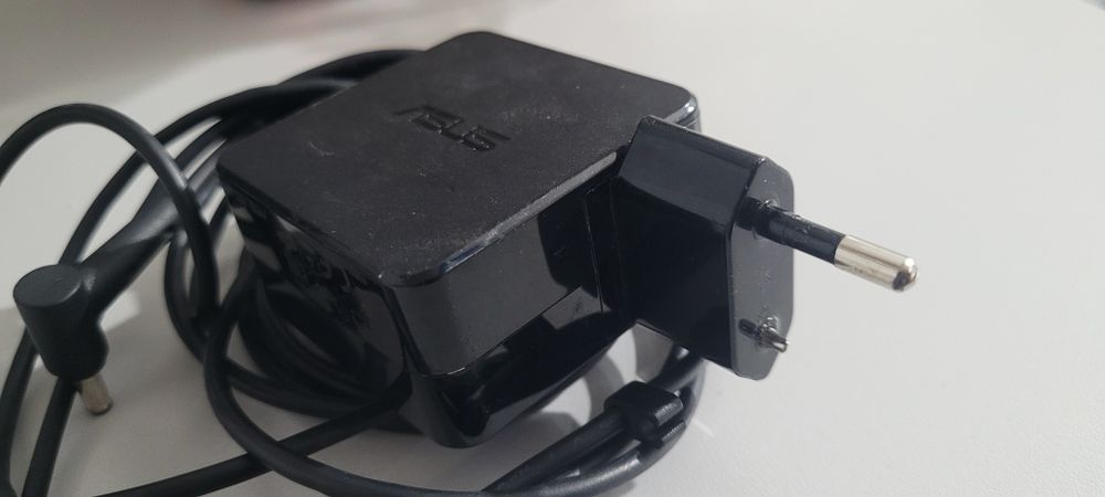 Ładowarka asus uszkodzona