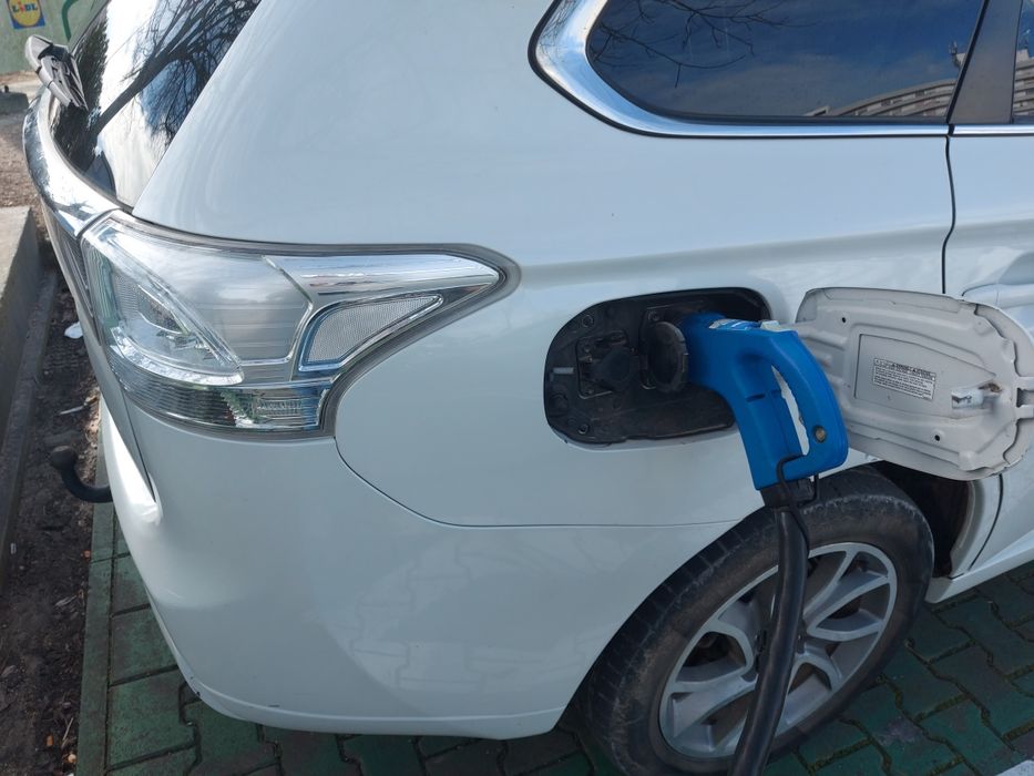 NOVO PREÇO 9 500€ Mitsubishi Outlander PHEV (eletrico+gasolina)