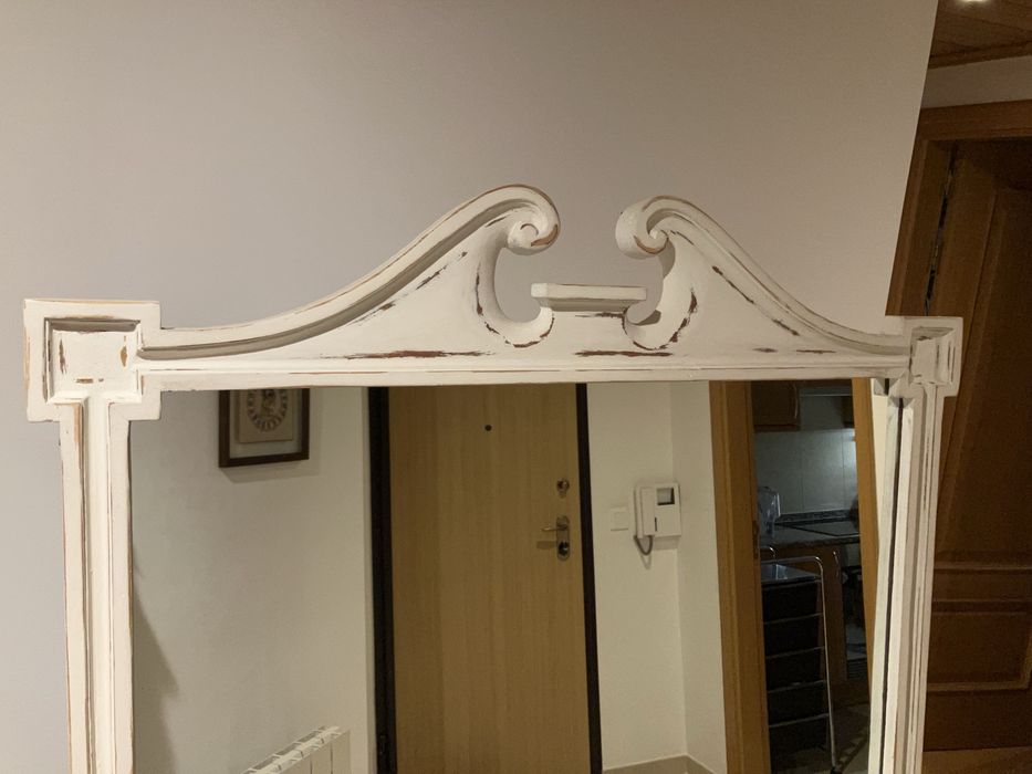 Espelho Antigo em Madeira Branco e Dourado