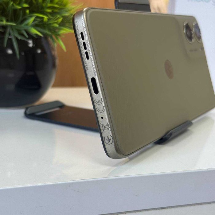 НОВИЙ Смартфон Motorola Moto G06 Power 4/256GB NFC 7000mA Laurel Oak