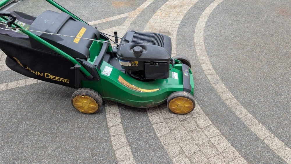 Kosiarka spalinowa John Deere z napędem aluminiowa