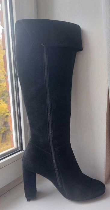 Чорні демісезонні чоботи-ботфорти з натуральної замші Stepter