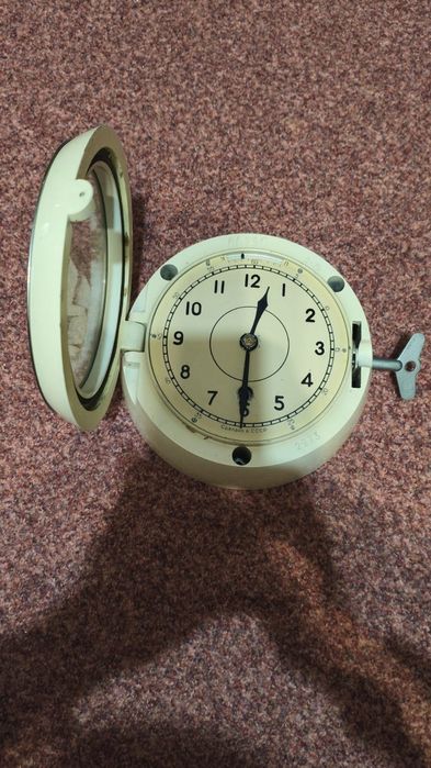 Часы судовые каютные