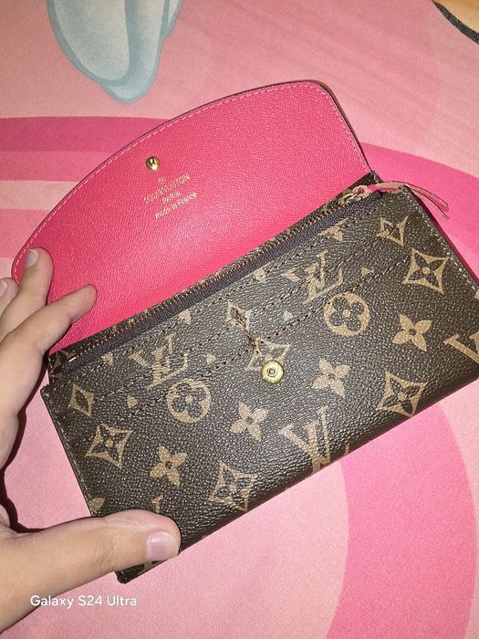 Carteira nova espaçosa