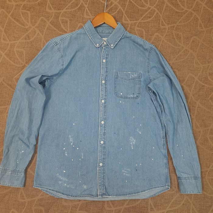 Джинсова сорочка Pull & Bear блакитного кольору з ефектом бризок фарби