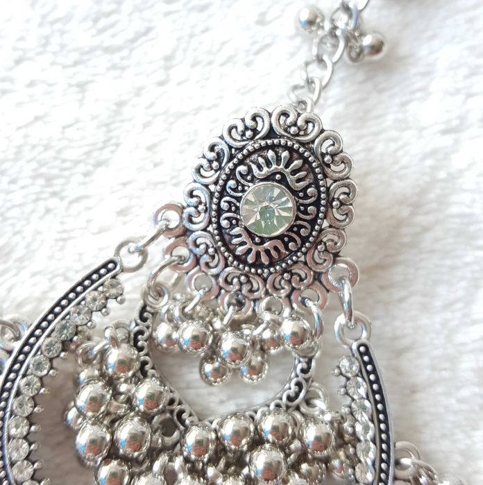 Duże długie kolczyki srebrny kolor białe cyrkonie dzwonki Bollywood