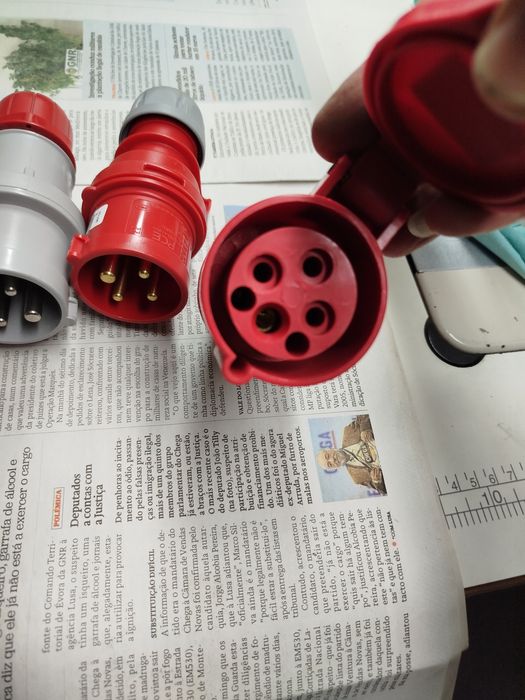 Three-phase plugs64874036651137122