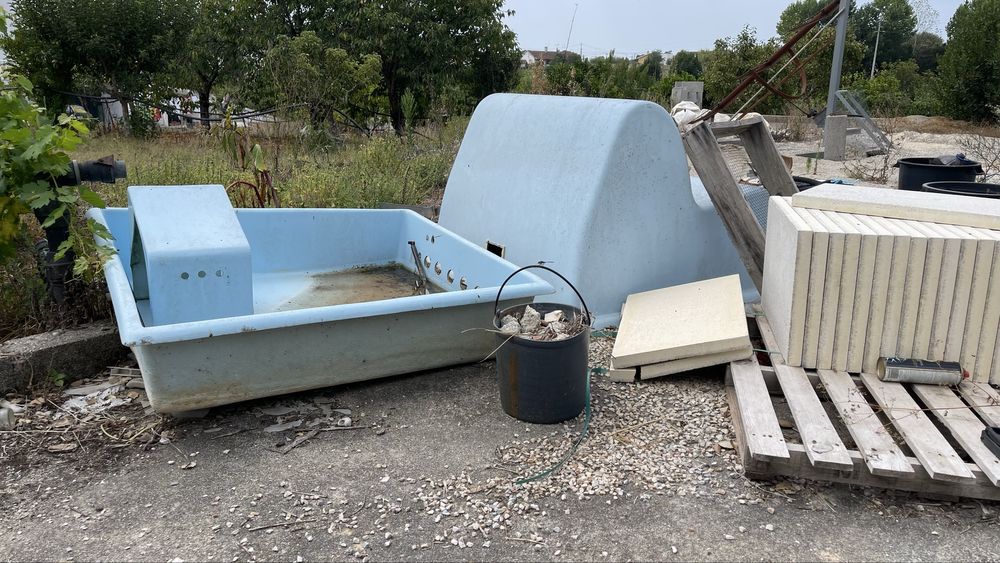 Casa de motores de piscina em forma de banco