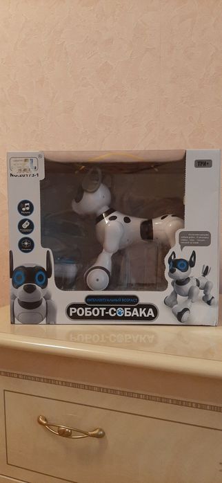 Робот-собака інтерактивна.