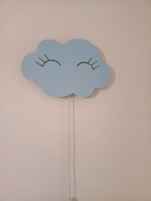 Lampka chmurka na ścianę