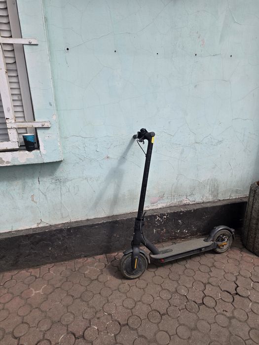 Электросамокат Xiaomi MI electric scooter essential