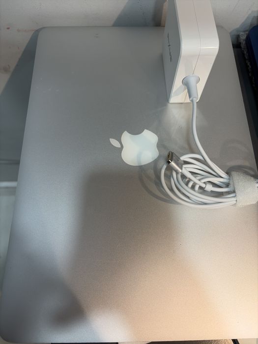 Macbook pro 13”447392818712422400