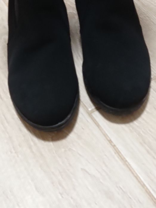 Жіночі сапожки на танкетці