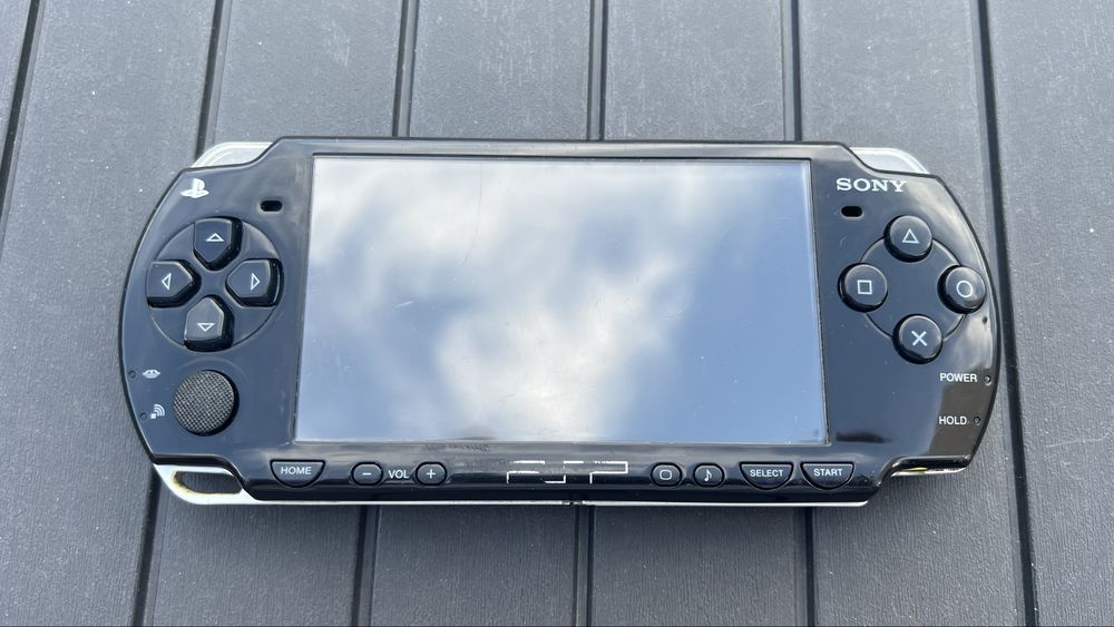 Sony PSP-2008 оригінальна, частково робоча