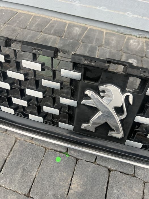 Peugeot 508 решітка бампера.