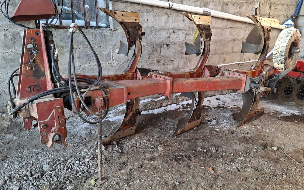 Pług obrotowy 3-skibowy IHC 175 NSM T (Kuhn-Huard), non-stop