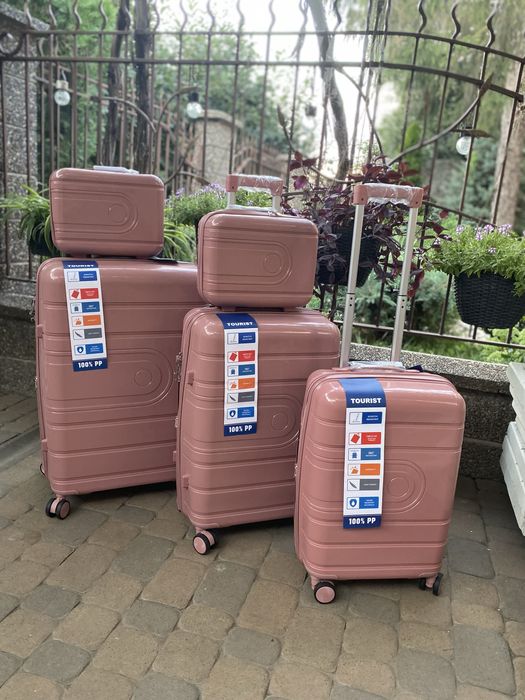 Чемодан .Валіза поліпропілен  Великий асортимет валіз та кейсів .