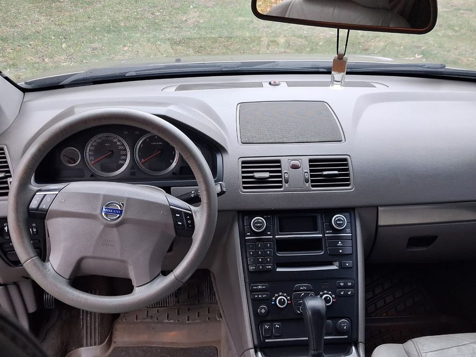 Продам автомобіль Volvo XC90