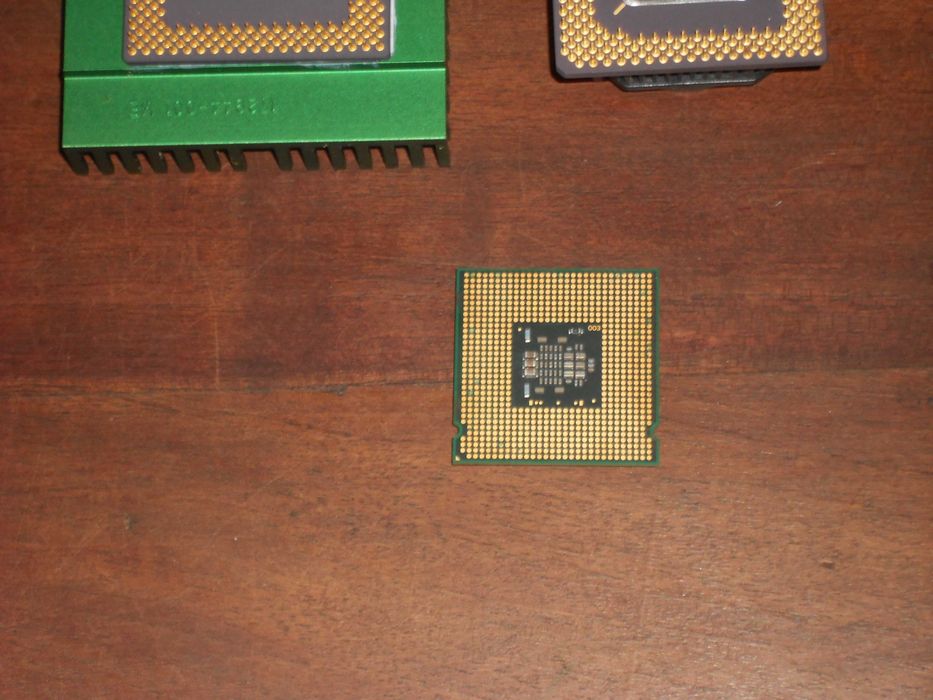Various vintage Intel CPU processors in good condition434644756590776324