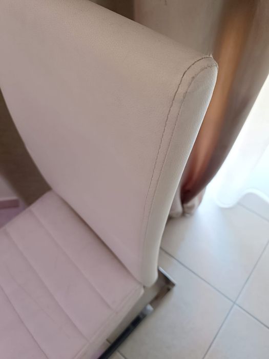 Mesa de Jantar + 4 Cadeiras