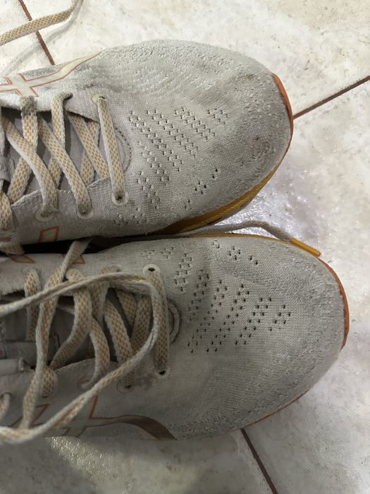 Продам кроссівки asics