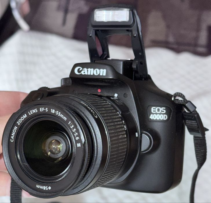 Дзеркальний цифровий фотоапарат Canon EOS 4000D