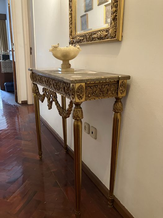 Credencia com espelho e apliques