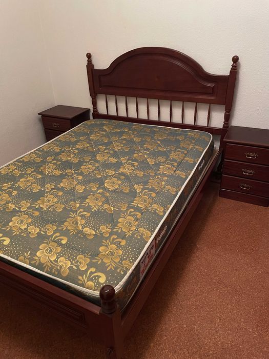 Conjunto de Mobília de Quarto Vintage: Cama + Cómoda + 2 Mesas