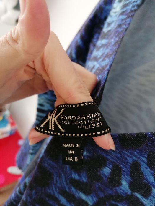 Sukienka Lipsy projektu Kim Kardashian na sylwester