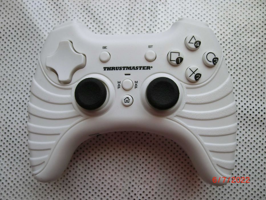 2 Controllers, Thrustmaster.
