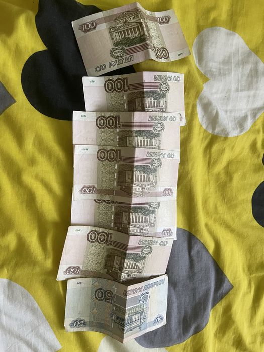 Купюри 100 руб 6 шт і 50 руб 1 шт