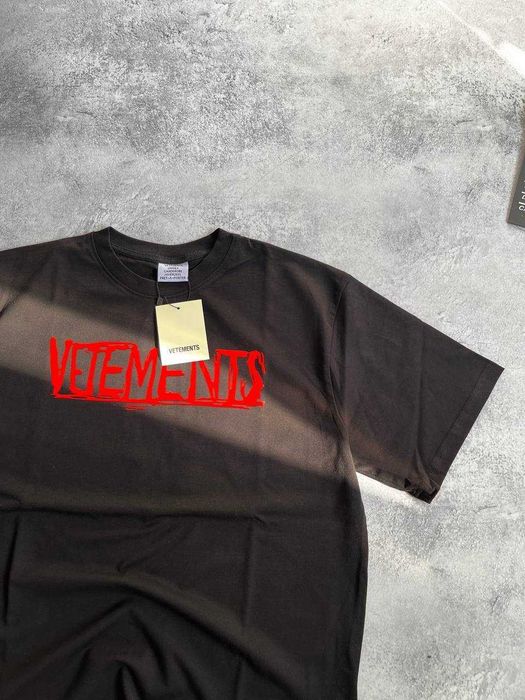 Чорна Футболка Vetements з бірками (Ветмо)