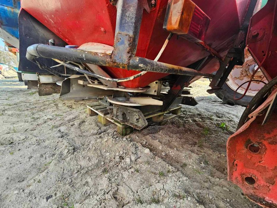 Розкидач добрив Kuhn Axis 30.1K