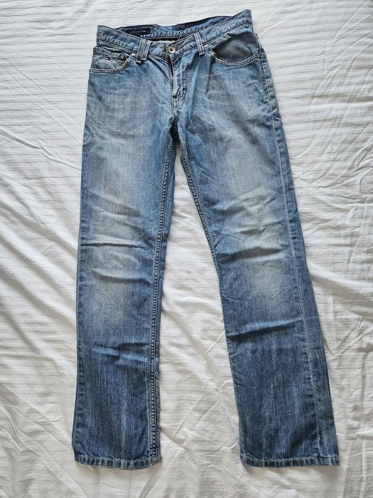 Niebieskie jeansy marki Tommy Hilfiger